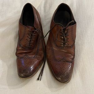 Men’s 14M brown leather wingtip shoes
